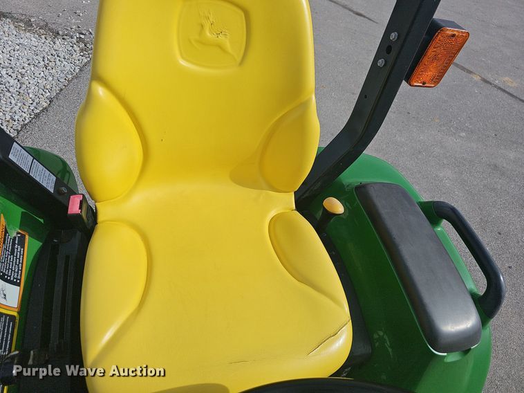 image for item EJ5861 2008 John Deere 3320 MFWD tractor