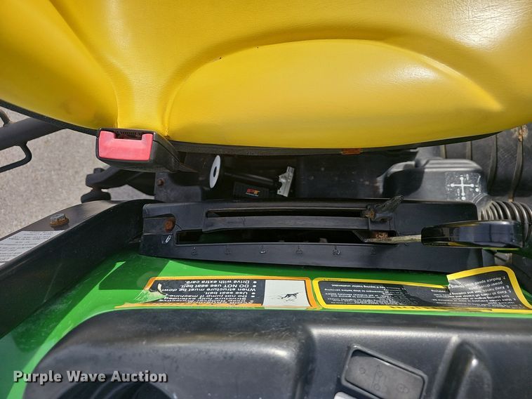 image for item EJ5861 2008 John Deere 3320 MFWD tractor