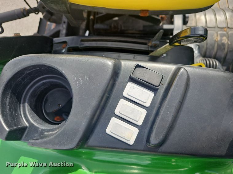 image for item EJ5861 2008 John Deere 3320 MFWD tractor