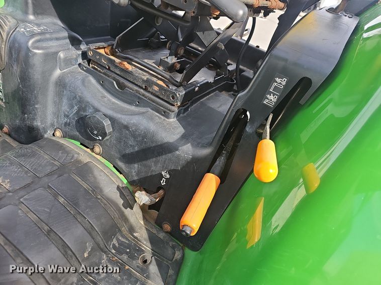 image for item EJ5861 2008 John Deere 3320 MFWD tractor