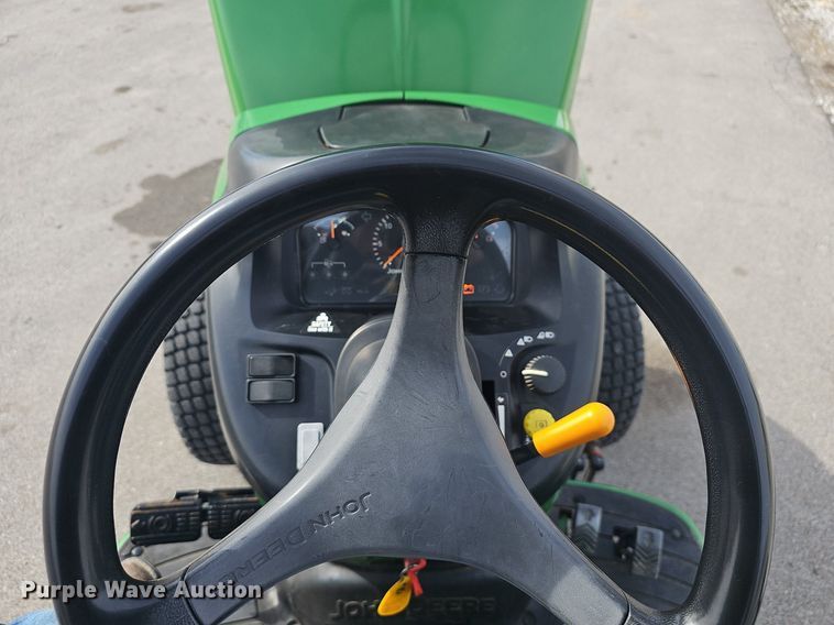 image for item EJ5861 2008 John Deere 3320 MFWD tractor