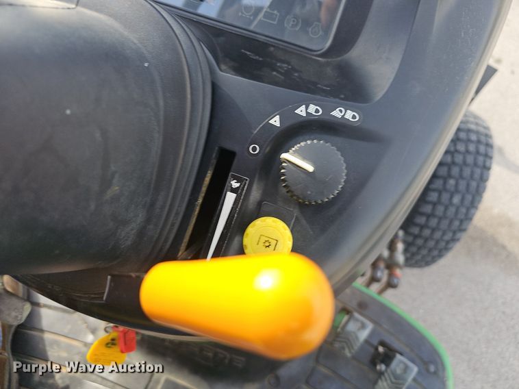 image for item EJ5861 2008 John Deere 3320 MFWD tractor