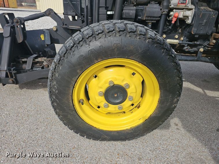 image for item EJ5861 2008 John Deere 3320 MFWD tractor