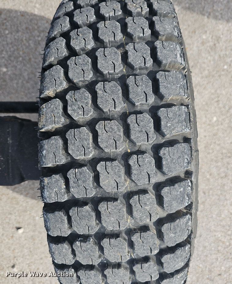 image for item EJ5861 2008 John Deere 3320 MFWD tractor