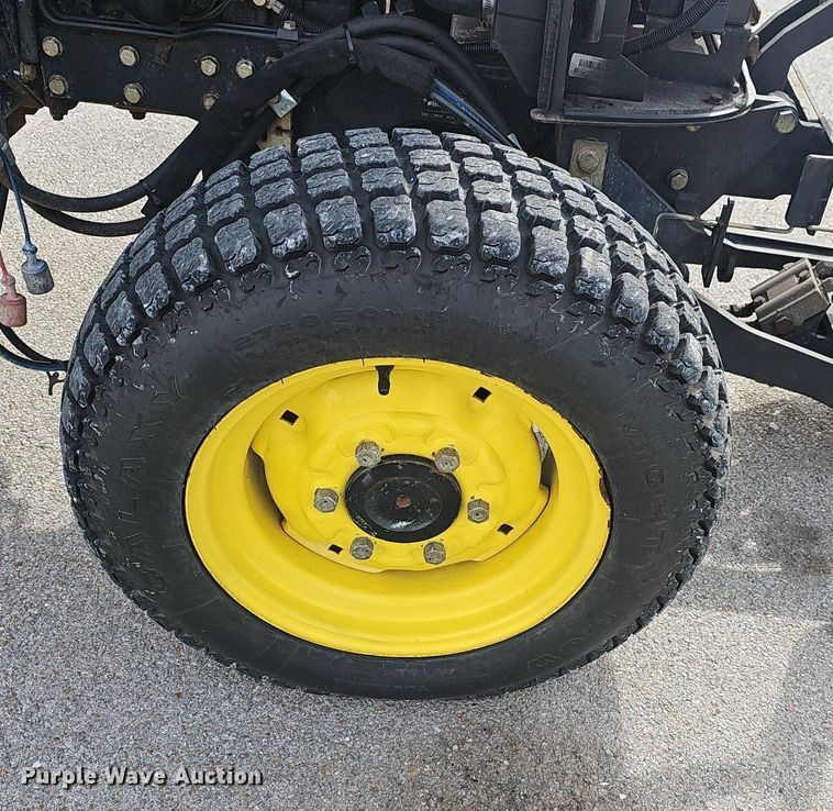 image for item EJ5861 2008 John Deere 3320 MFWD tractor