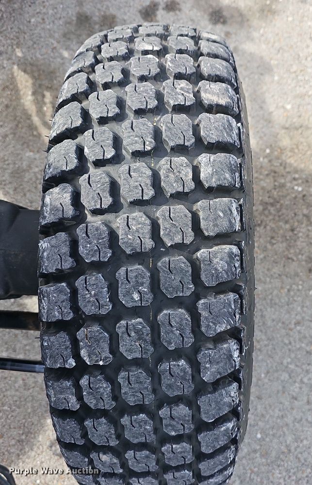 image for item EJ5861 2008 John Deere 3320 MFWD tractor