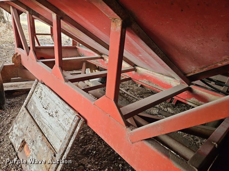 image for item LB9759 Flow-EZ 300 grain cart