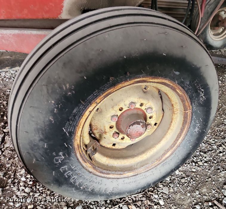 image for item LB9759 Flow-EZ 300 grain cart