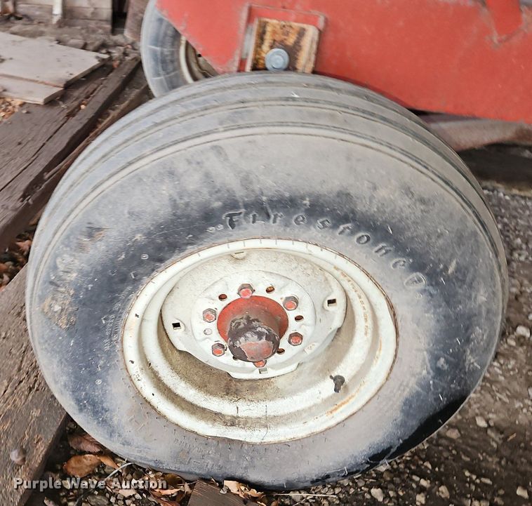 image for item LB9759 Flow-EZ 300 grain cart