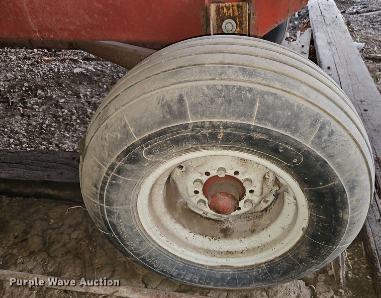 image for item LB9759 Flow-EZ 300 grain cart