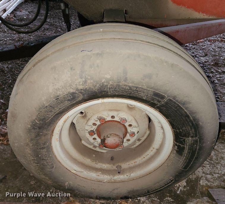 image for item LB9759 Flow-EZ 300 grain cart