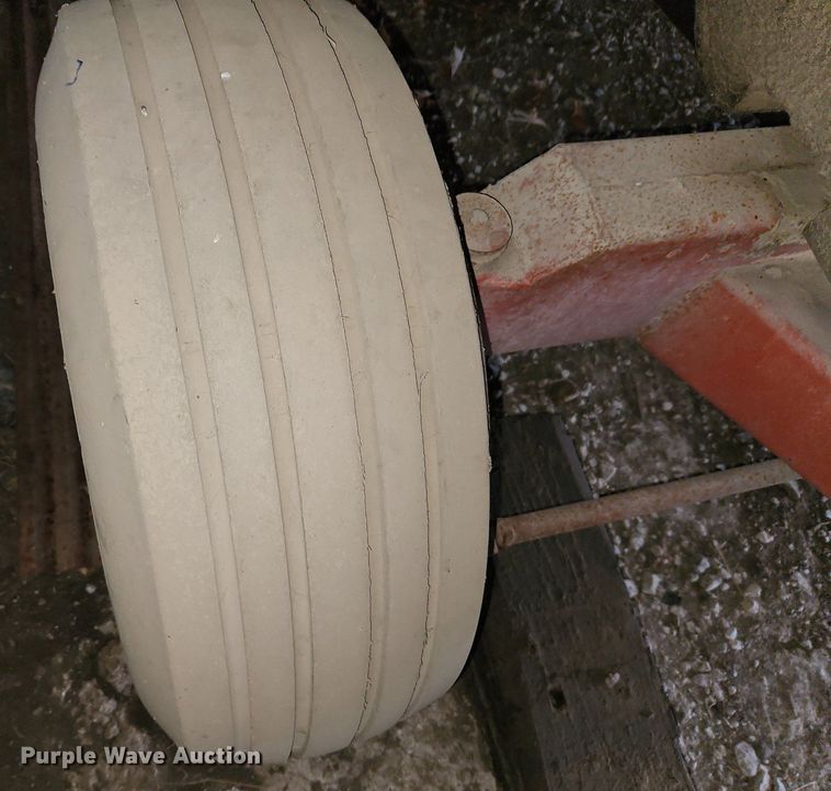 image for item LB9759 Flow-EZ 300 grain cart