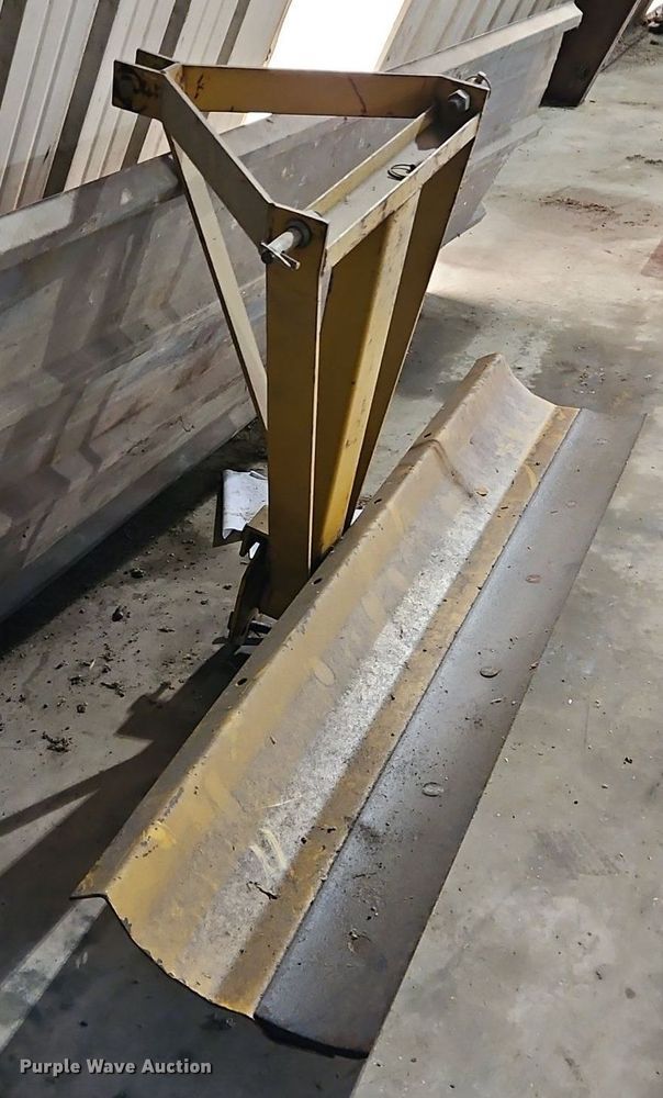 image for item LB9761 Three point blade