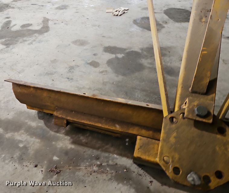 image for item LB9761 Three point blade