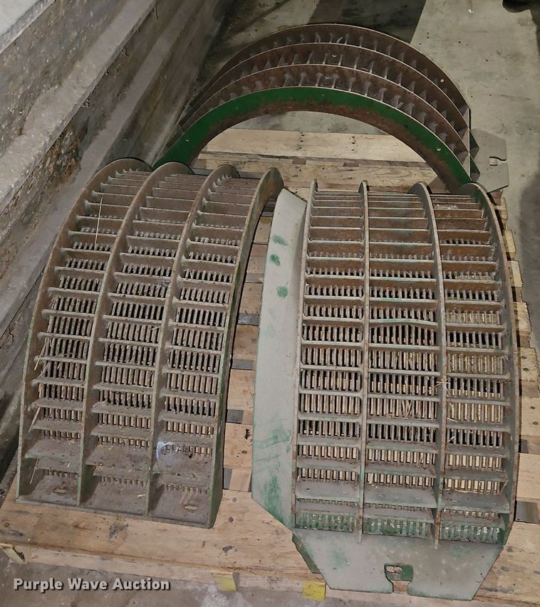 image for item LB9762 John Deere  9660 STS small wire concaves