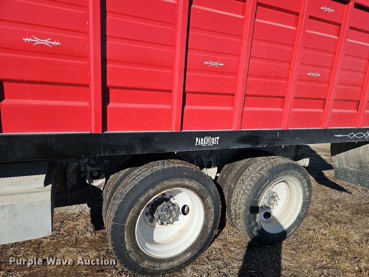 image for item LB9770 1991 International 9400 grain truck