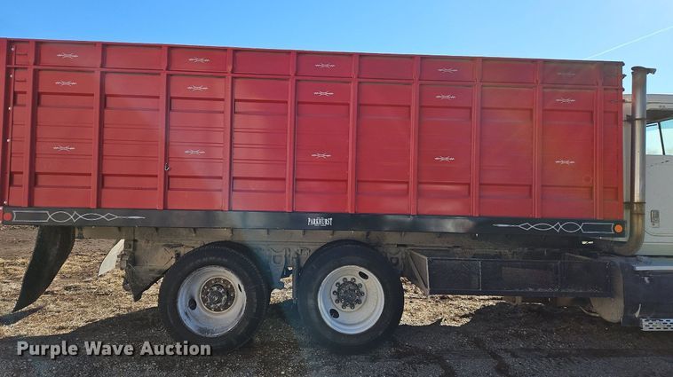 image for item LB9770 1991 International 9400 grain truck