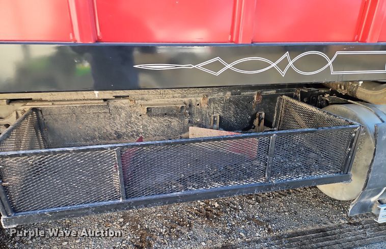 image for item LB9770 1991 International 9400 grain truck