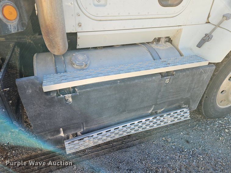 image for item LB9770 1991 International 9400 grain truck