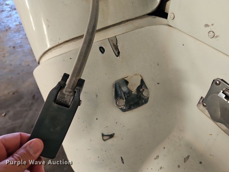 image for item LB9770 1991 International 9400 grain truck