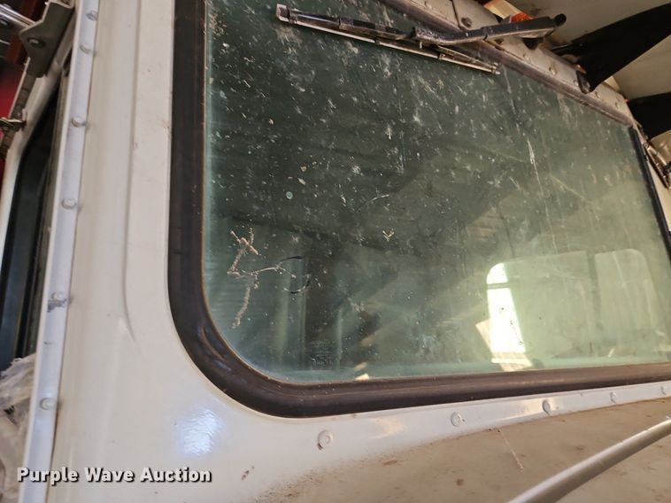 image for item LB9770 1991 International 9400 grain truck