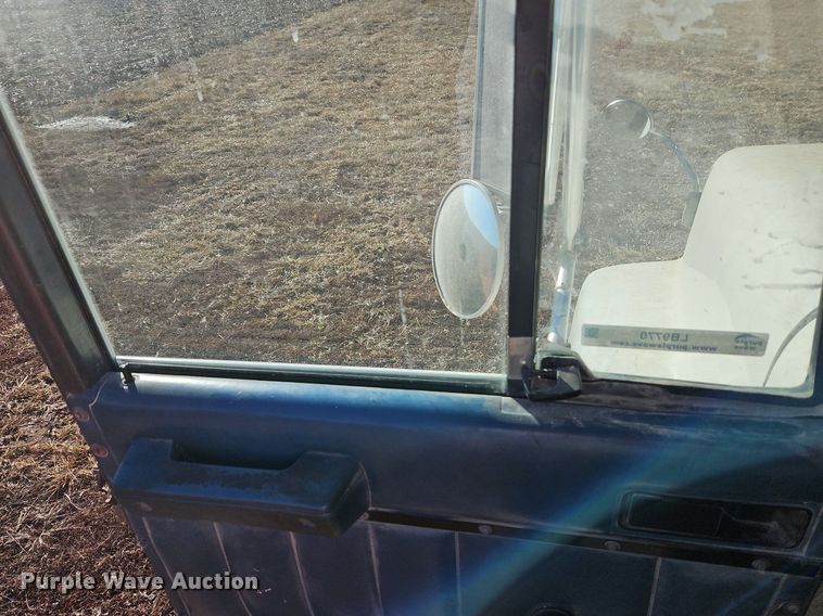 image for item LB9770 1991 International 9400 grain truck