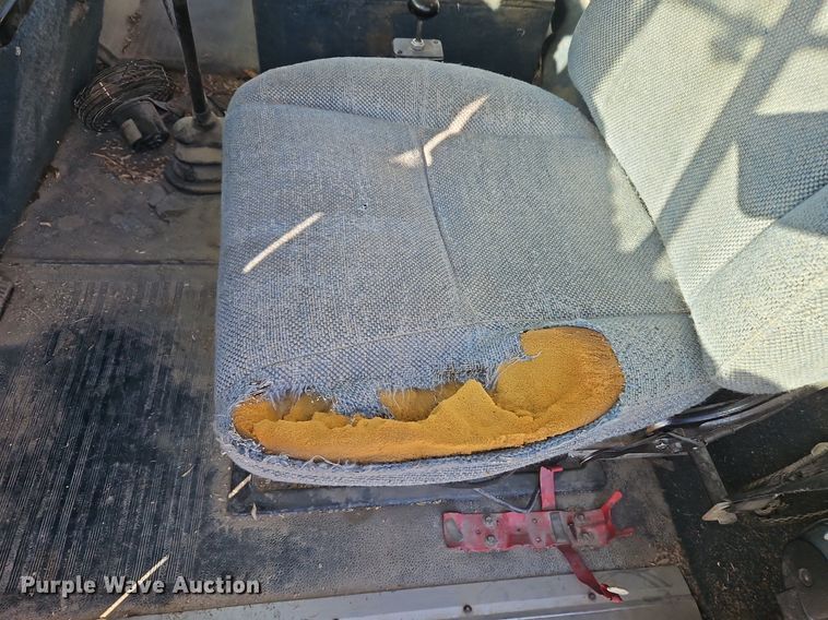 image for item LB9770 1991 International 9400 grain truck