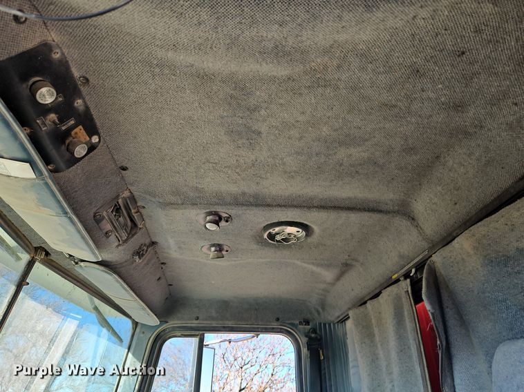 image for item LB9770 1991 International 9400 grain truck