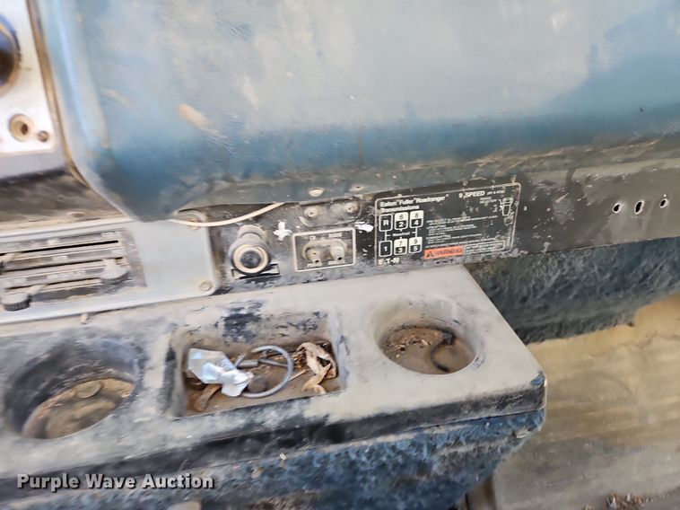 image for item LB9770 1991 International 9400 grain truck