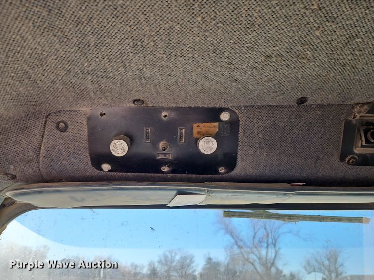 image for item LB9770 1991 International 9400 grain truck