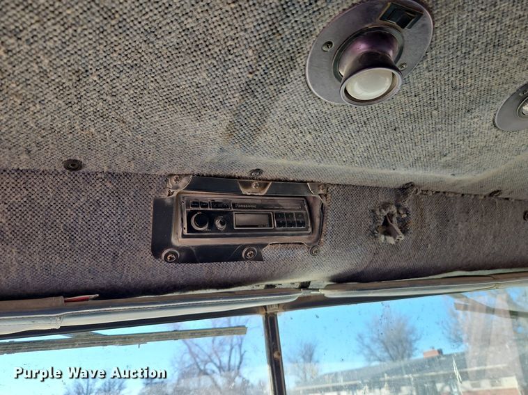 image for item LB9770 1991 International 9400 grain truck