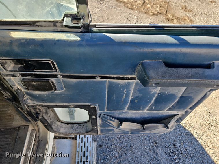 image for item LB9770 1991 International 9400 grain truck