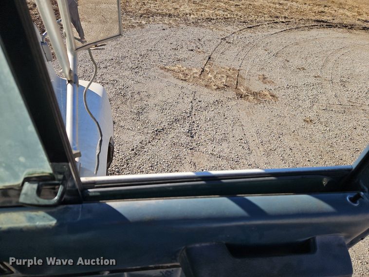 image for item LB9770 1991 International 9400 grain truck