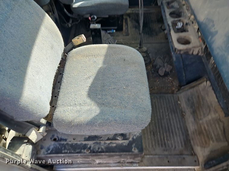 image for item LB9770 1991 International 9400 grain truck