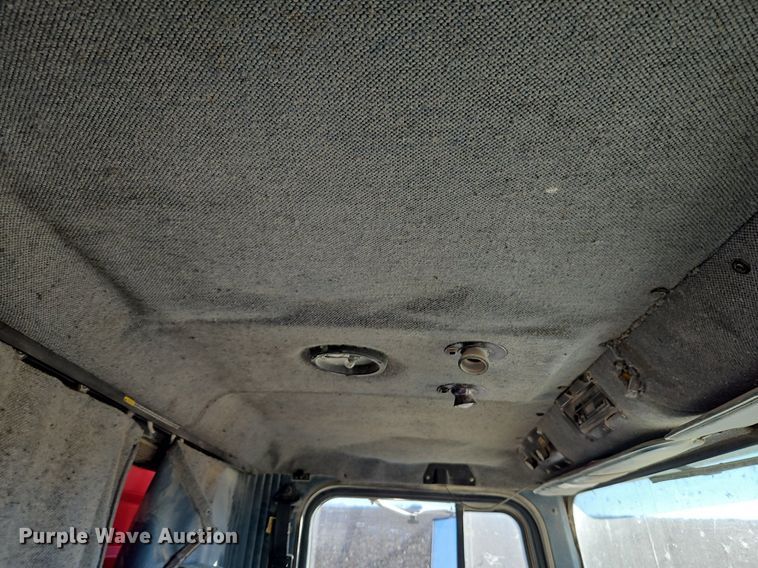 image for item LB9770 1991 International 9400 grain truck