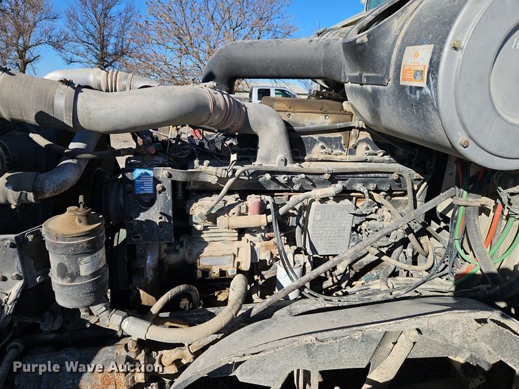 image for item LB9770 1991 International 9400 grain truck