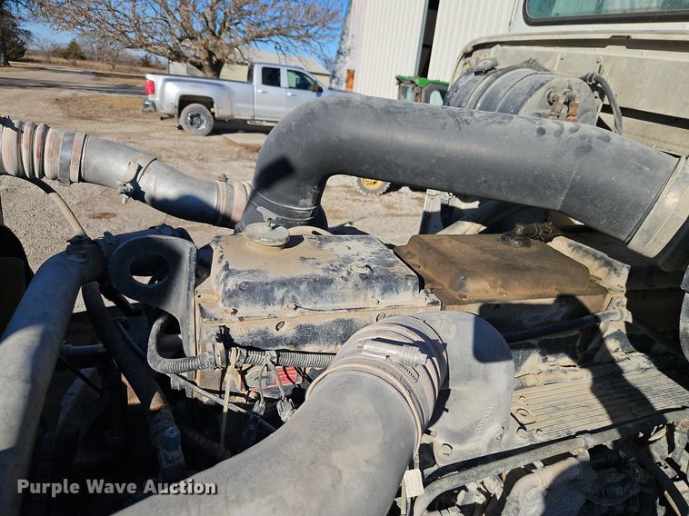 image for item LB9770 1991 International 9400 grain truck