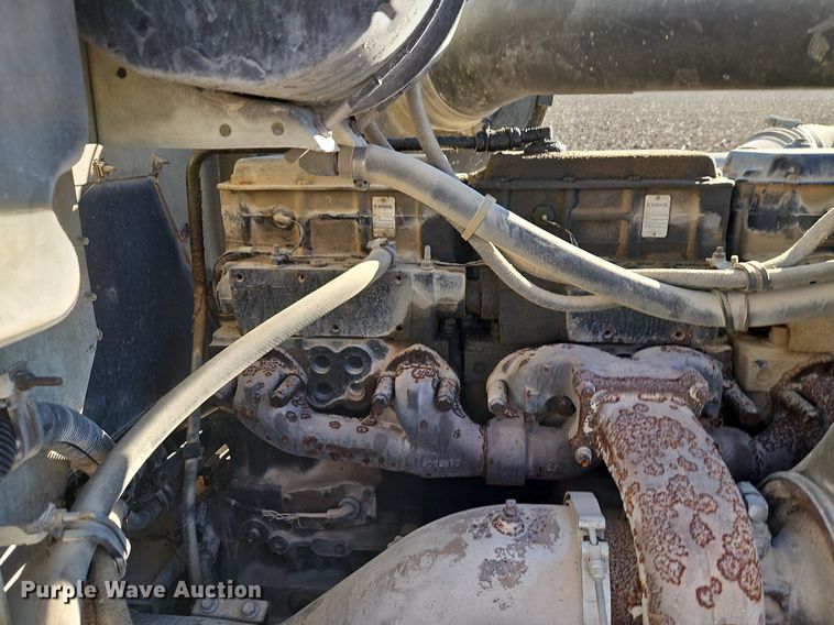 image for item LB9770 1991 International 9400 grain truck