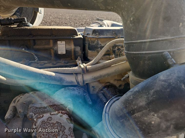 image for item LB9770 1991 International 9400 grain truck