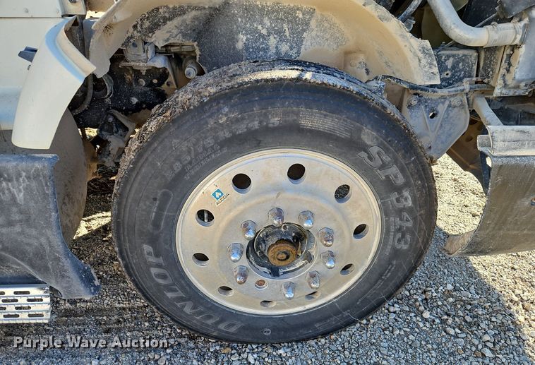 image for item LB9770 1991 International 9400 grain truck