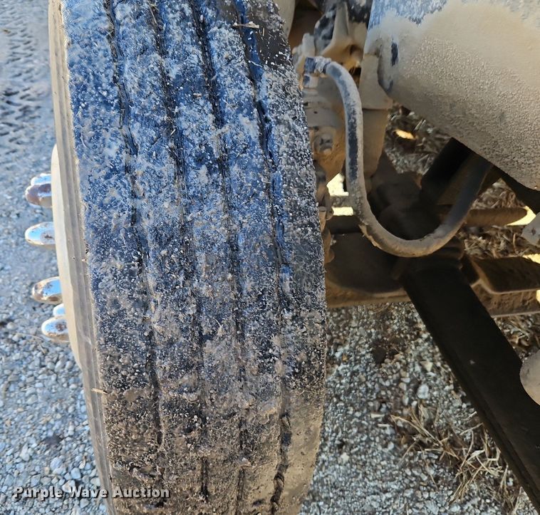 image for item LB9770 1991 International 9400 grain truck