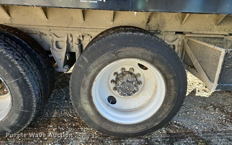 image for item LB9770 1991 International 9400 grain truck