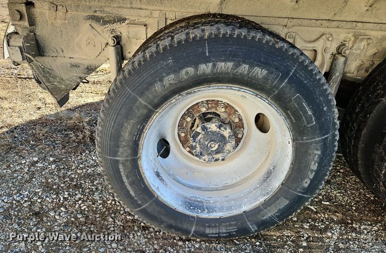 image for item LB9770 1991 International 9400 grain truck