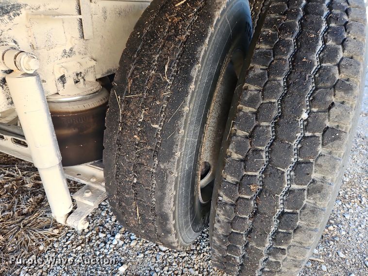 image for item LB9770 1991 International 9400 grain truck