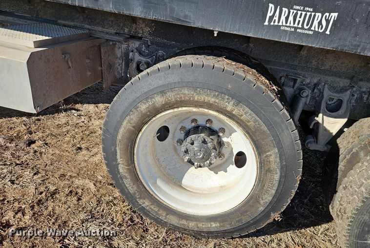 image for item LB9770 1991 International 9400 grain truck