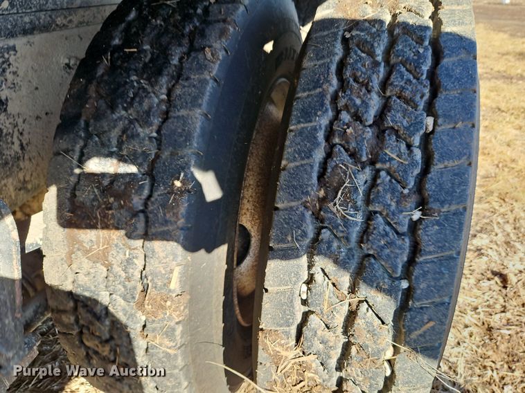 image for item LB9770 1991 International 9400 grain truck