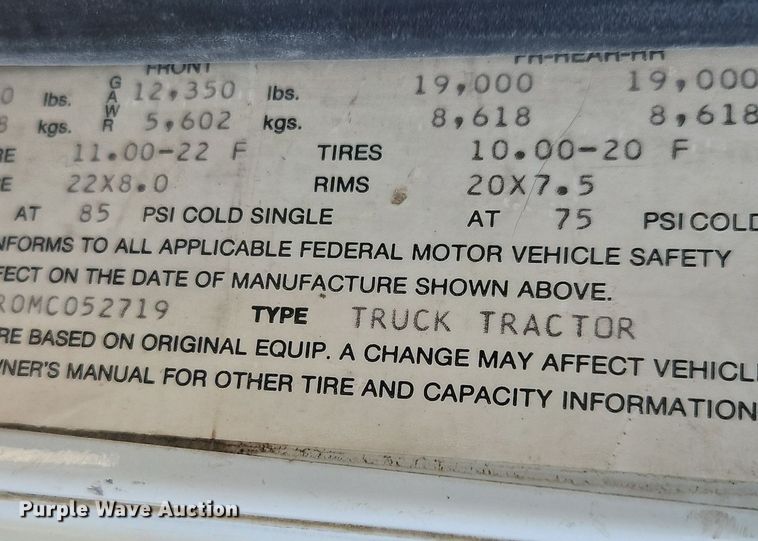 image for item LB9770 1991 International 9400 grain truck