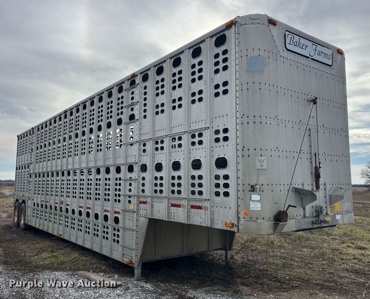 image for item LD9946 1989 Wilson livestock trailer
