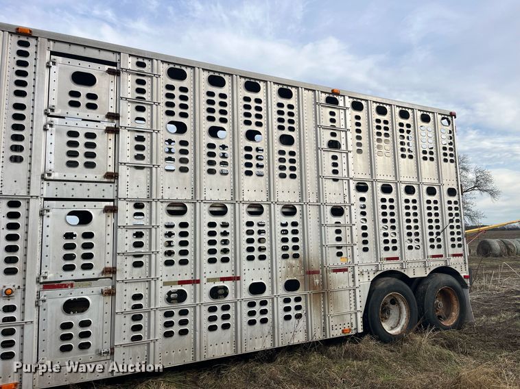 image for item LD9946 1989 Wilson livestock trailer