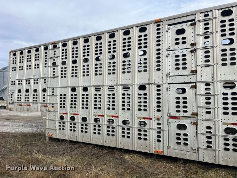 image for item LD9946 1989 Wilson livestock trailer
